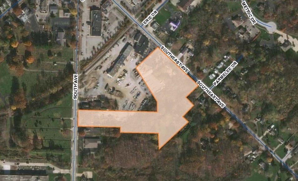Land For Sale and Building for Lease: 50, 86, 94, 122 1/2 Southeast Ave & 117 South Ave, Tallmadge, OH 44278